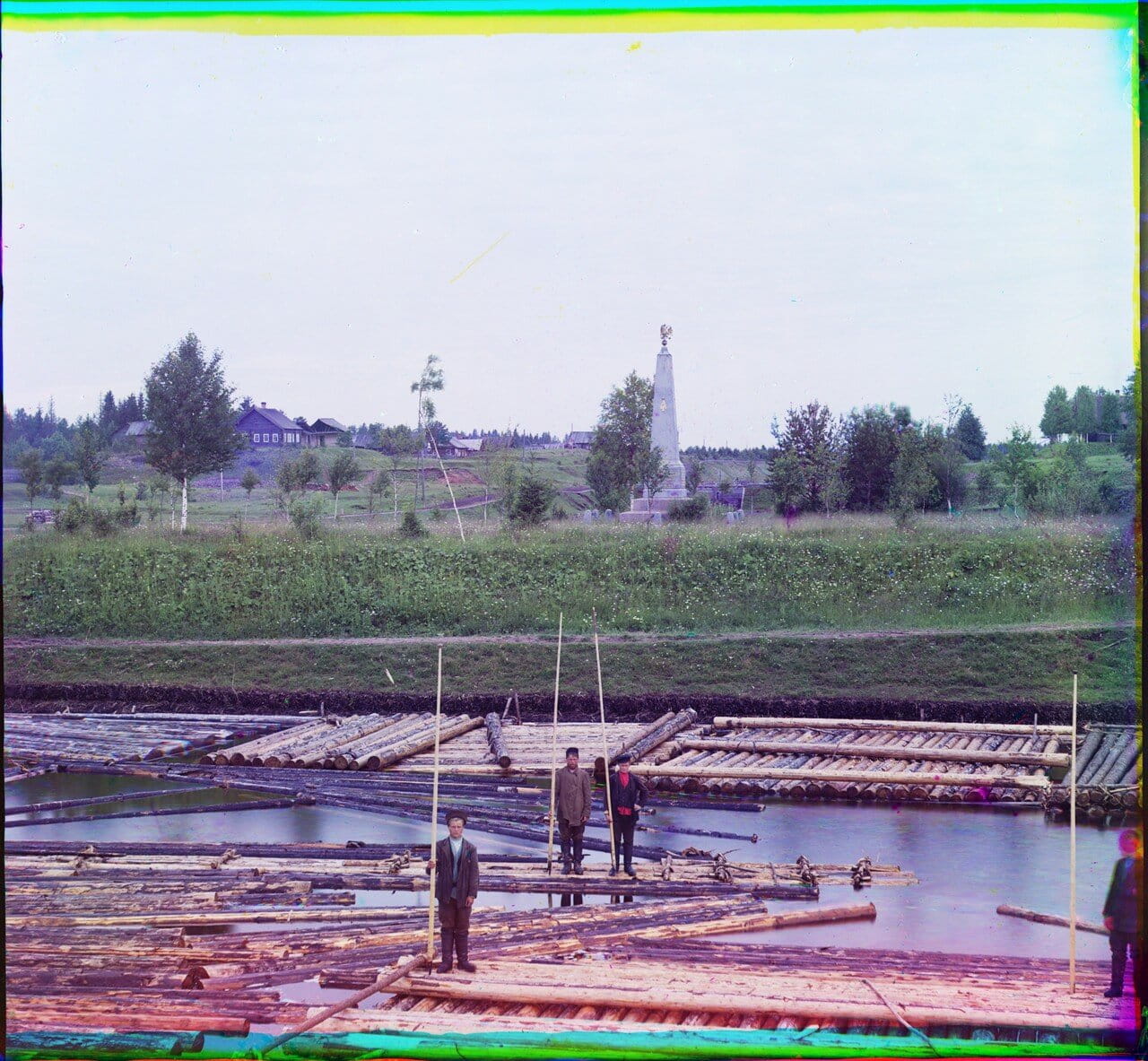 Памятник в честь окончания строительства нового соединительного (Ново-Мариинского) канала между реками Вытегрою и Ковжею. Шлюз св.Александра.1909 год