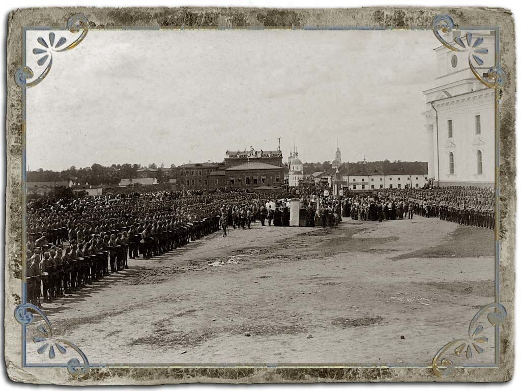 Молебен для воинской части на соборной площади, 1909 год.