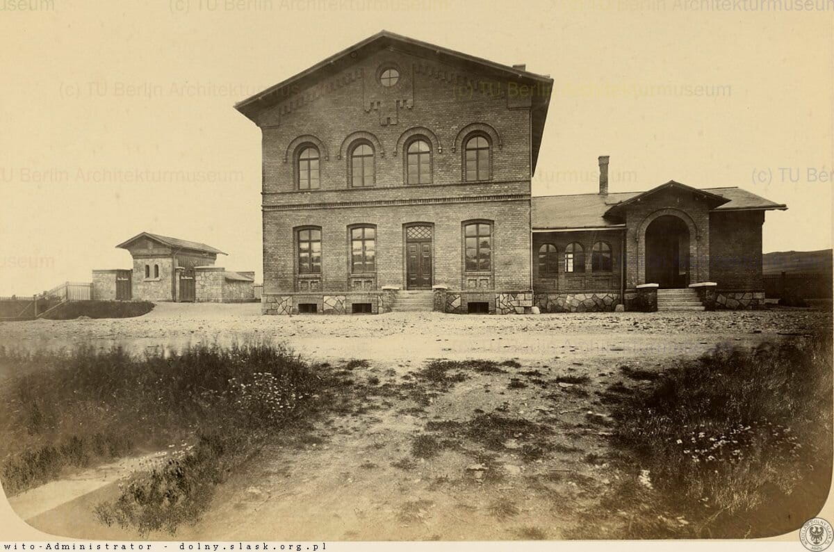 Большой железнодорожный вокзал в Яновице.1867