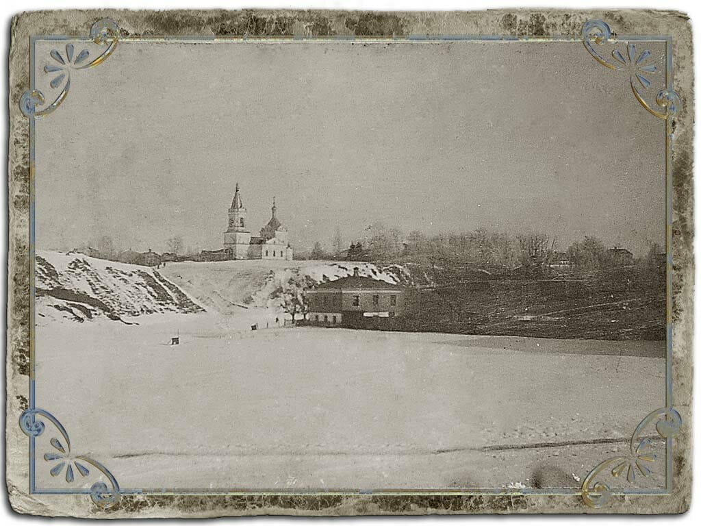 Рождественская гора и церковь Рождества Христова с Ильинского моста