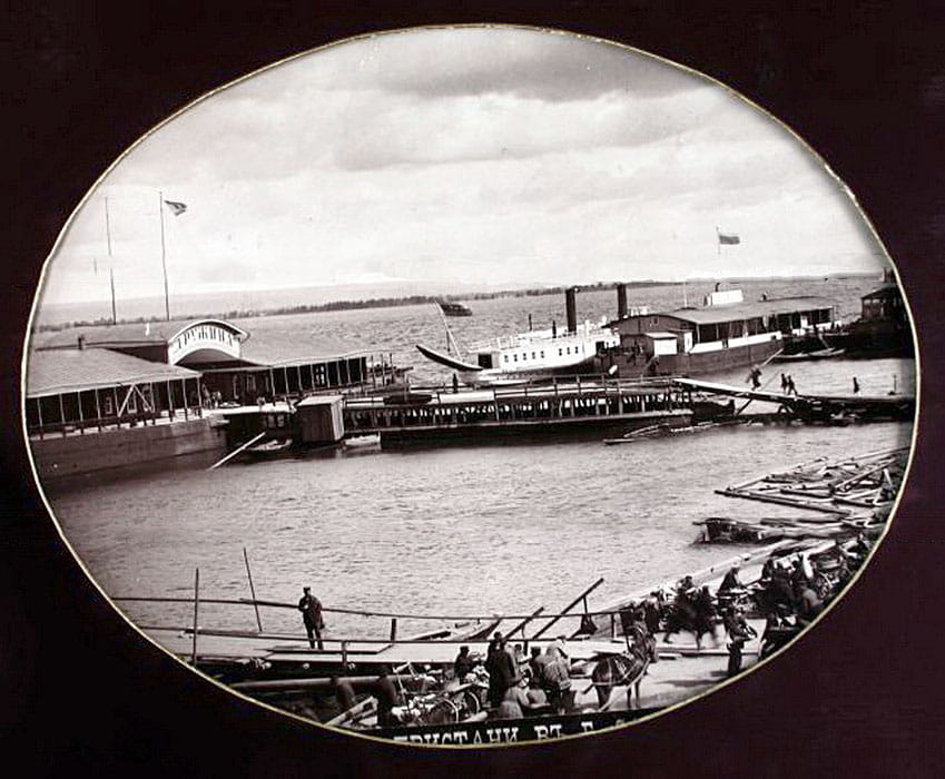 9. Вид на пароходные пристани на р. Волге с восточной стороны