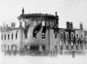 Литовский замок, сожженный в дни Февральской революции.