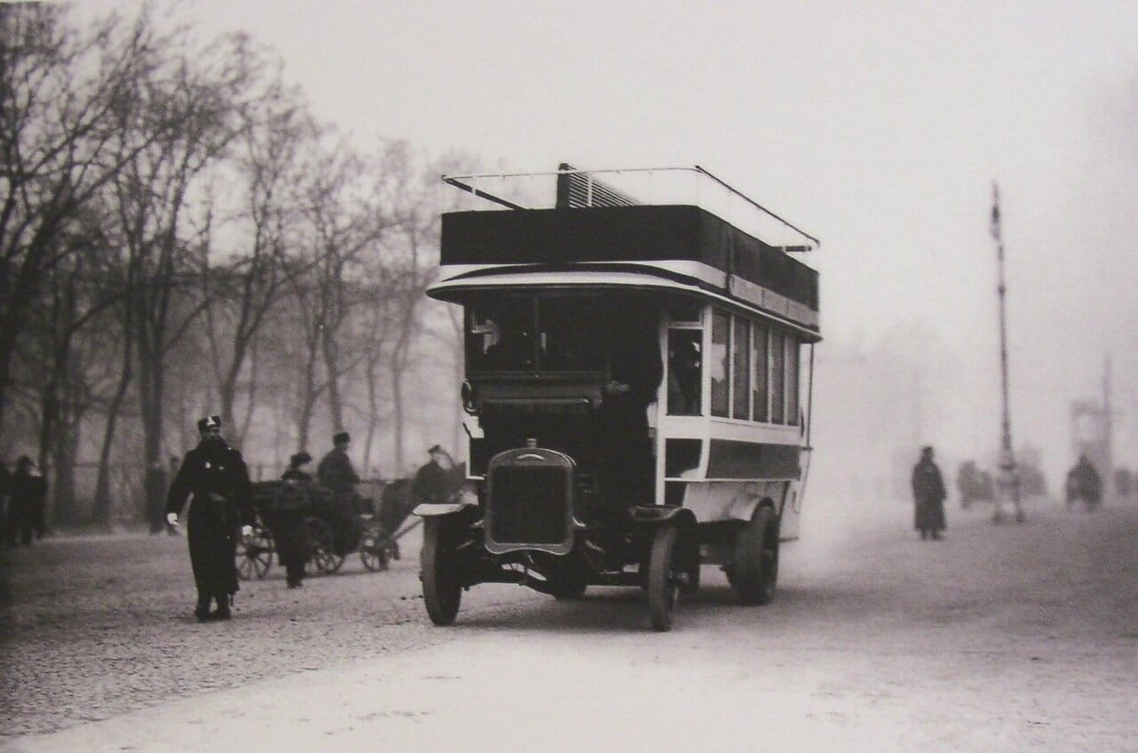 Автобус с империалом у Александровского сада, 1907 год