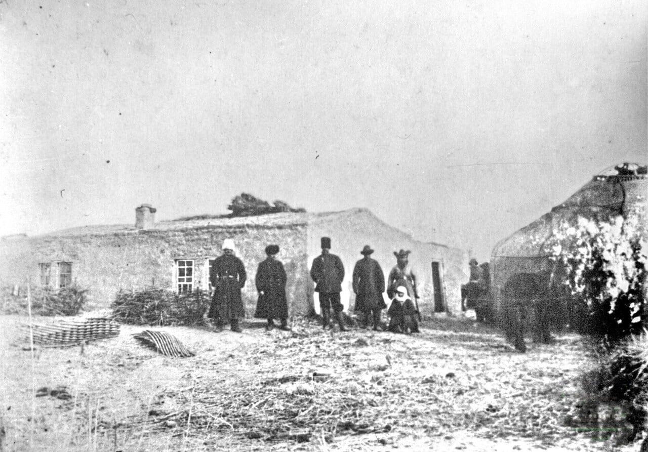Участники Семиреченской экспедиции по борьбе с эпидемией. 1914 год