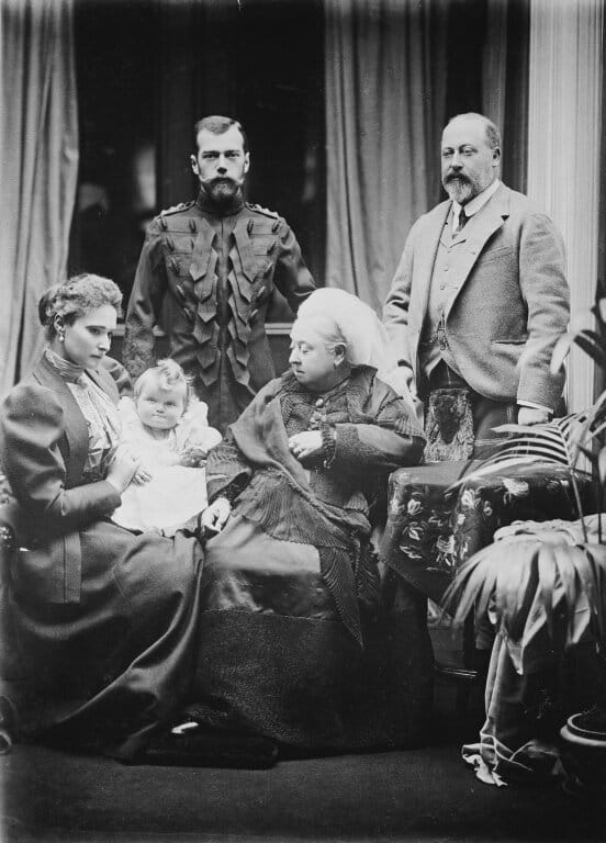 Королева Виктория, принц Уэльский, Николай II, Александра Федоровна и великая княгиня Ольга Николаевна, 1887