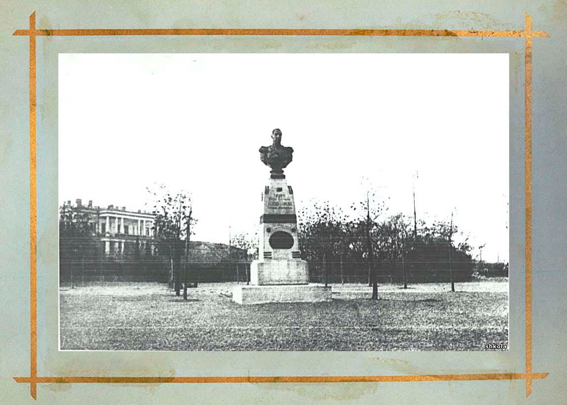 Памятник графу Остен-Сакену