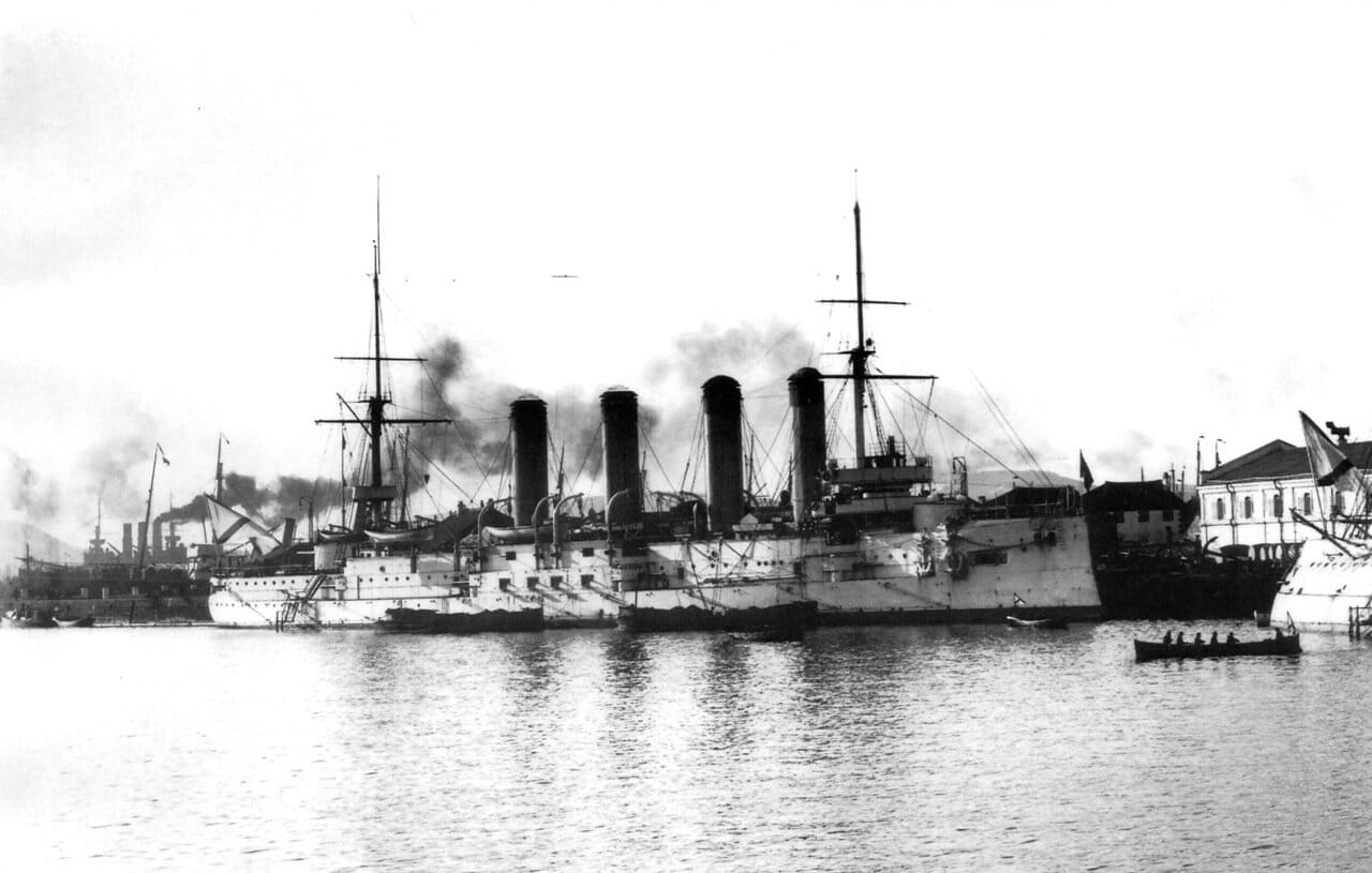 Броненосный крейсер Баян в Восточном бассейне Порт-Артура, конец ноября 1904 года