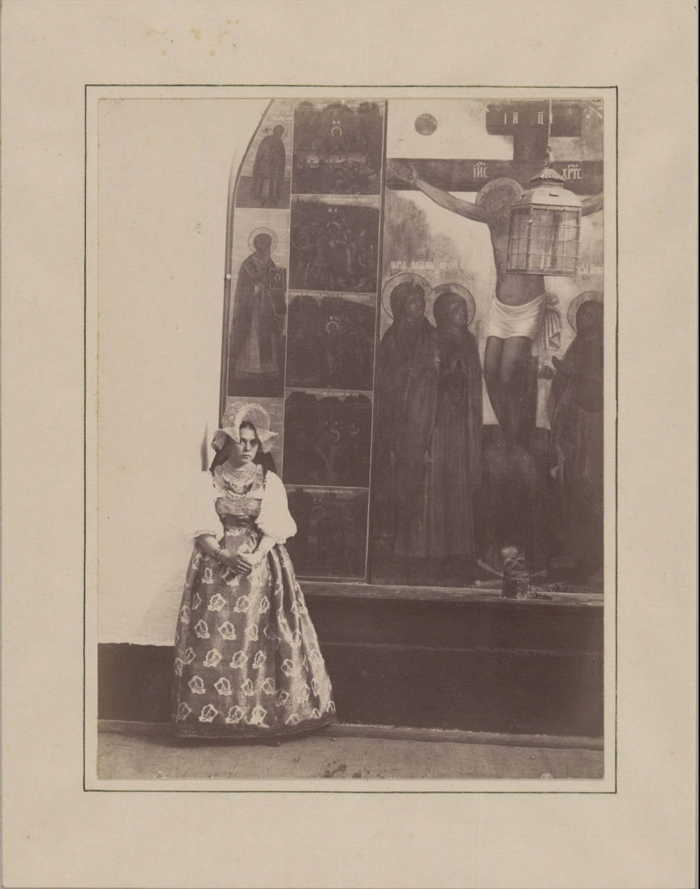 Молодая девушка в национальном костюме. 1887 г.