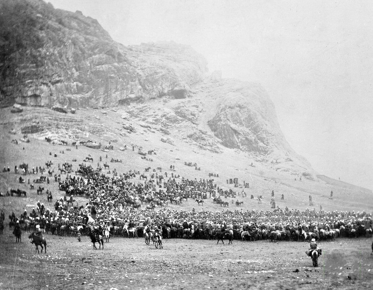 Конноспортивные состязания у подножия горы Сулейман-Тоо. Город Ош. 1890