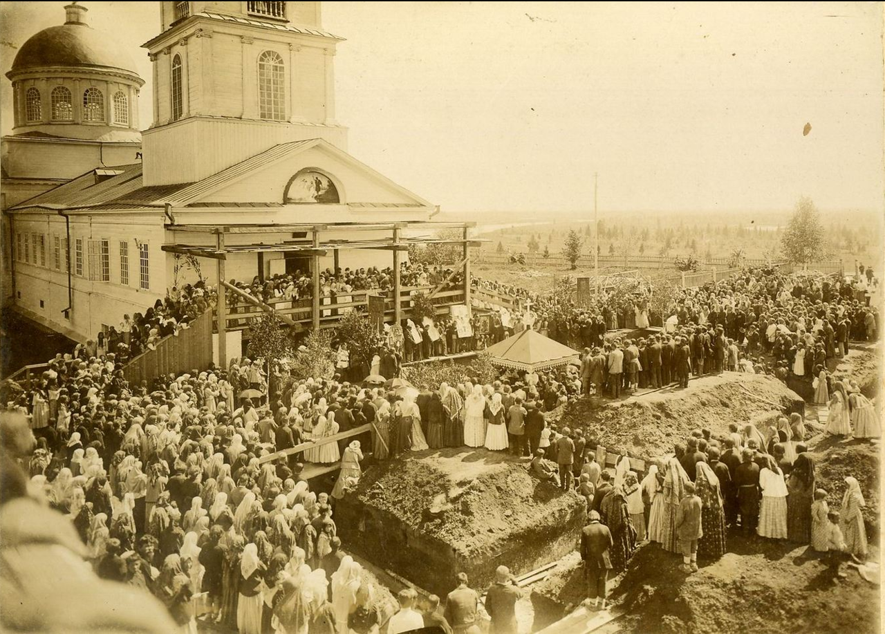 Закладка Богоявленской церкви в Майкоре. 1902 год