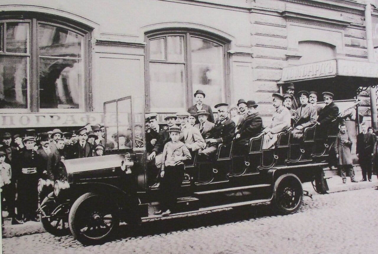 Открытый многоместный автобус на Владимирском проспекте, 1911 год