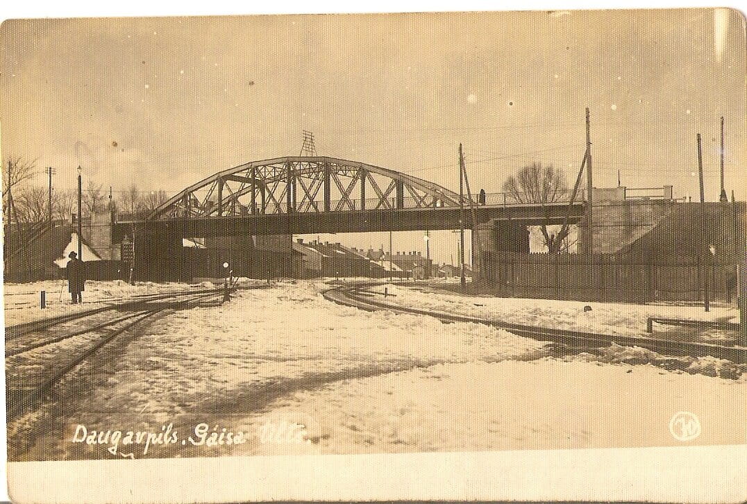 25 августа 1902 года, на местепереезда по улице Шоссейной был построен новый воздушный мост, второй путепровод,соединил Новый Форштадт с Новым Строением