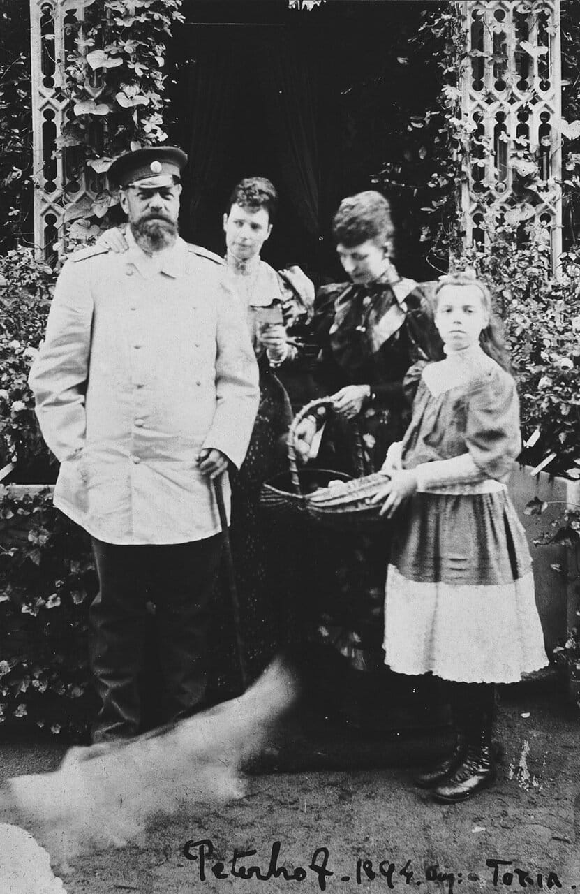 Александр III, Мария Федоровна, Александра, принцесса Уэльская и великая княгиня Ольга Александровна, август 1894 г.