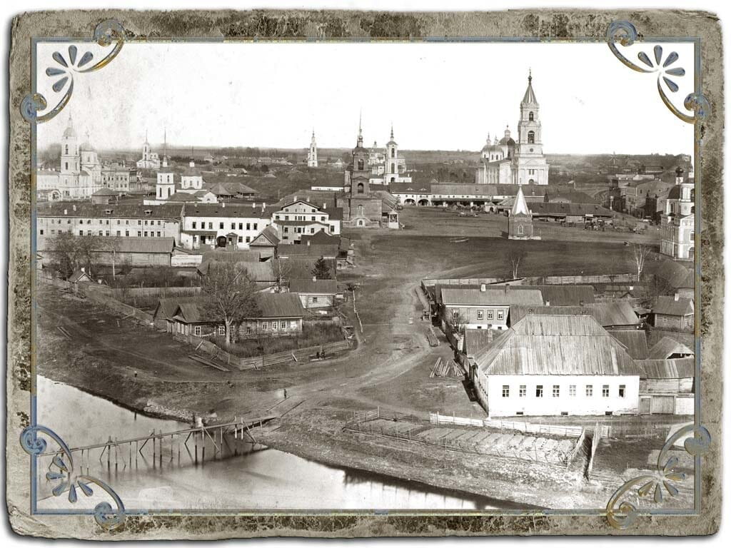 Вид торговой площади с колокольни Крестознаменской церкви, 1880 год