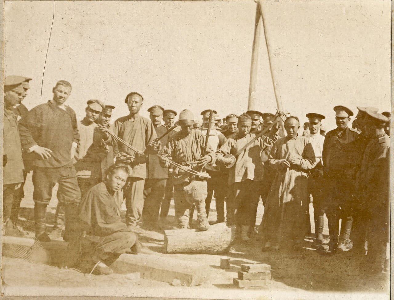 Русские солдаты и китайские музыканты. Маньчжурия. 1905 год
