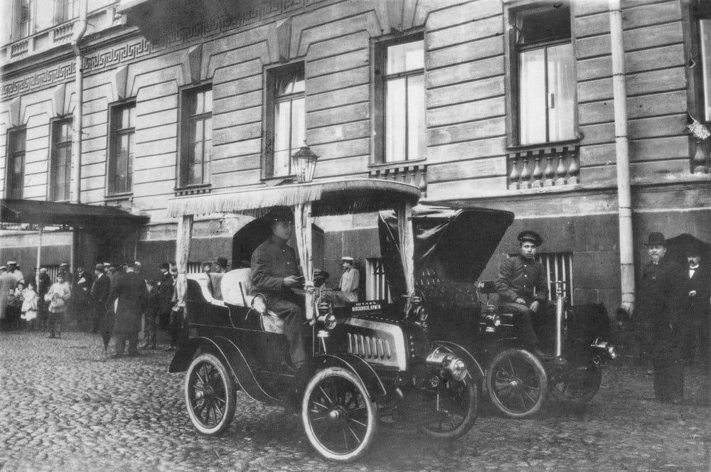 Первые таксомоторына улицах Санкт-Петербурга в 1908 году