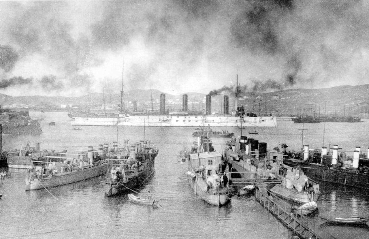 Броненосный крейсер Баян на рейде Порт-Артура, декабрь 1903 года