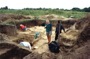 Раскопки Авдеевской верхнепалеолитической стоянки. 1997г. Рабочий момент