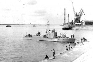 Корабль Амурской военной флотилии. Фотография сделана 9 мая 1982 года, г. Хабаровск