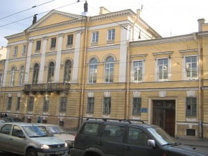 Фасад академии Российской