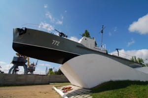Памятник морякам Азовской военной флотилии в городе Таганроге
