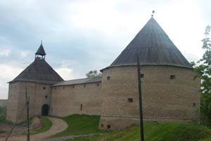 Староладожская крепость. Климентовская и Воротная башни.